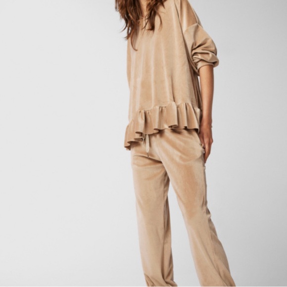 🎉 HP 🖤 Bella Velvety Soft and Chic Hooded Pullover NWT - Picture 4 of 6